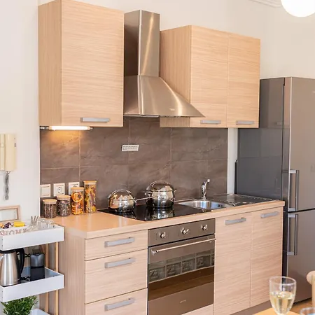 Arya Seaside Apartment *